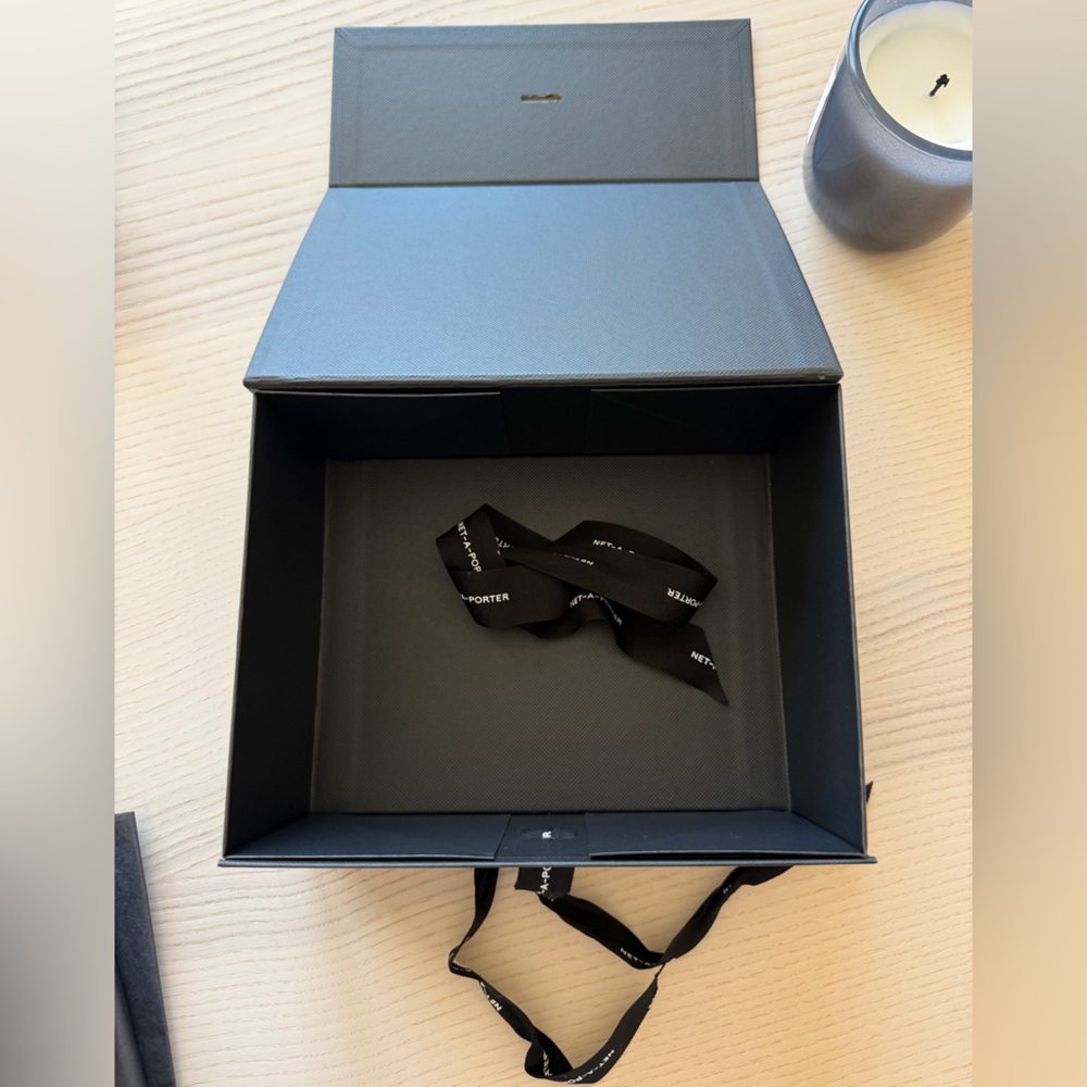 Authentic NET-A-PORTER Gift Box - Large Black Signature Box with Ribbon - Picture 2 of 4